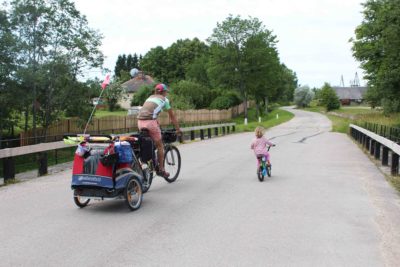 radreisen mit kindern fahrradanhänger