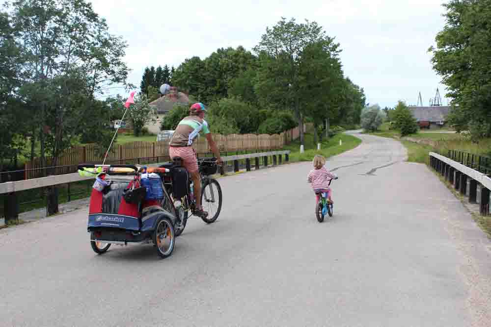 Kinder Radreisen Europa Baltikum  Hier erfährst Du alles über Ausrüstung & Tricks für das Radreisen mit Kindern, Zelt & Anhänger. Unsere Stories über 8 Monate Europa